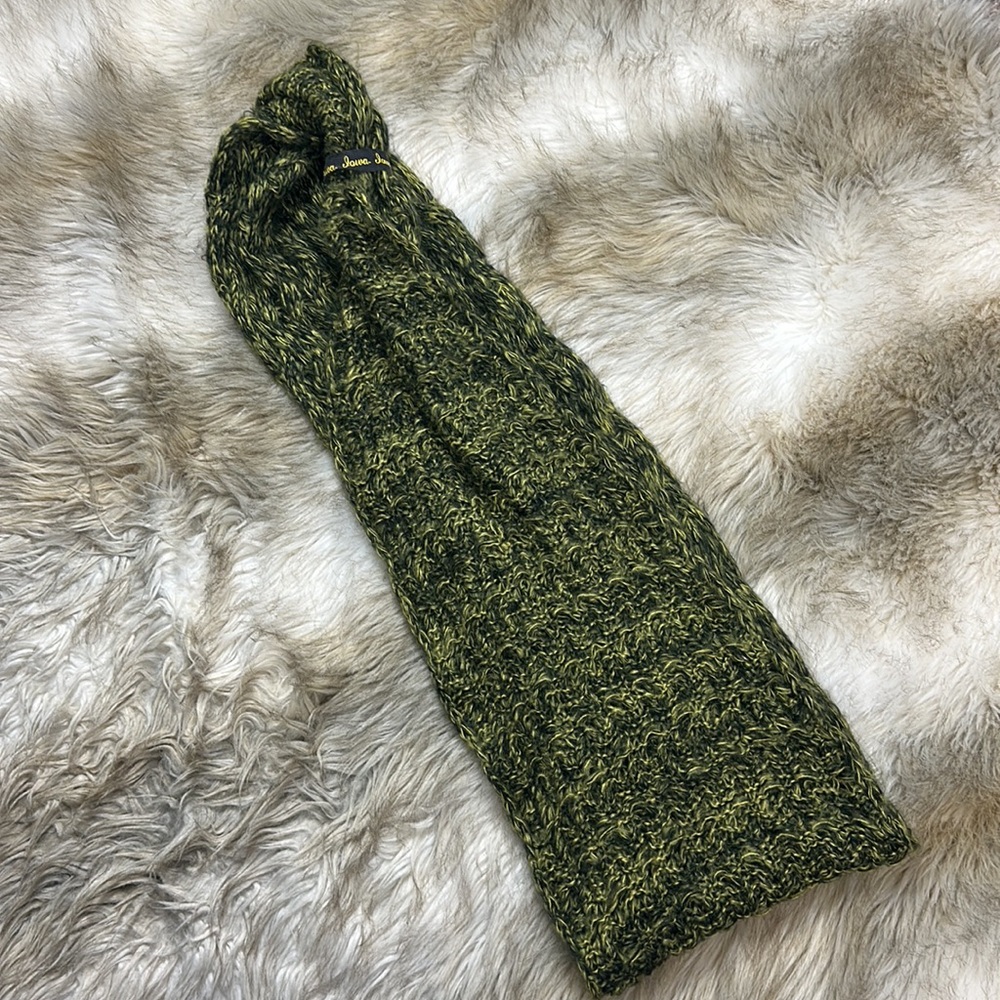 Iowa Hawkeye Infinity Scarf - Picture 4 of 6